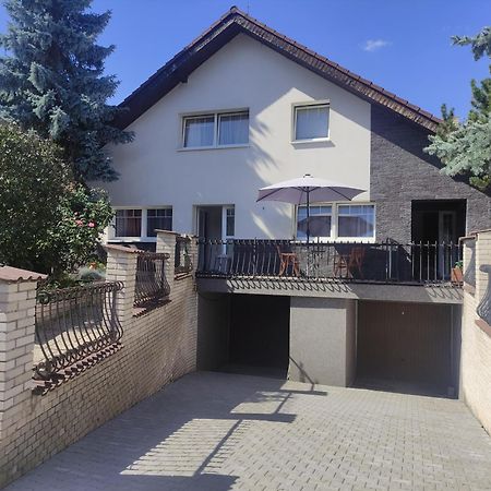 Cozy Gardens Apartments In Prague Exterior photo